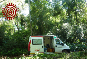 An ambulance attempting to ‘deliver’ public health and medical care to an Mbya-Guarani community in Misiones, Argentina, 2008. Image by Coll de Lima Hutchison.